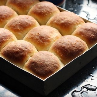 Tray of Laadi Pav