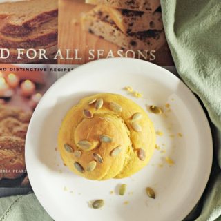 Pumpkin Cornmeal Bread Rolls 4